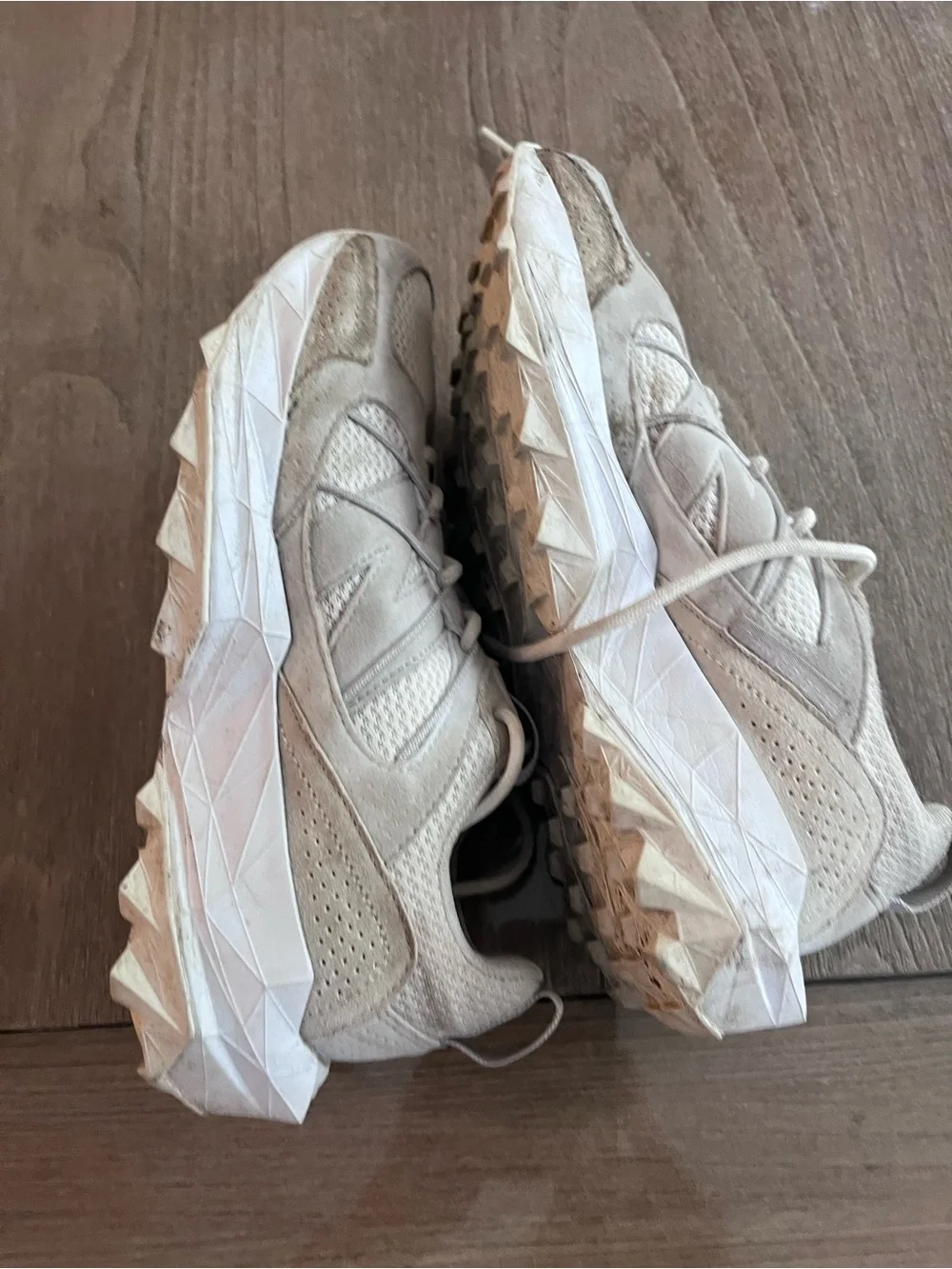 New Balance Women’s 7.5 white hiking Sneakers, Tektrel